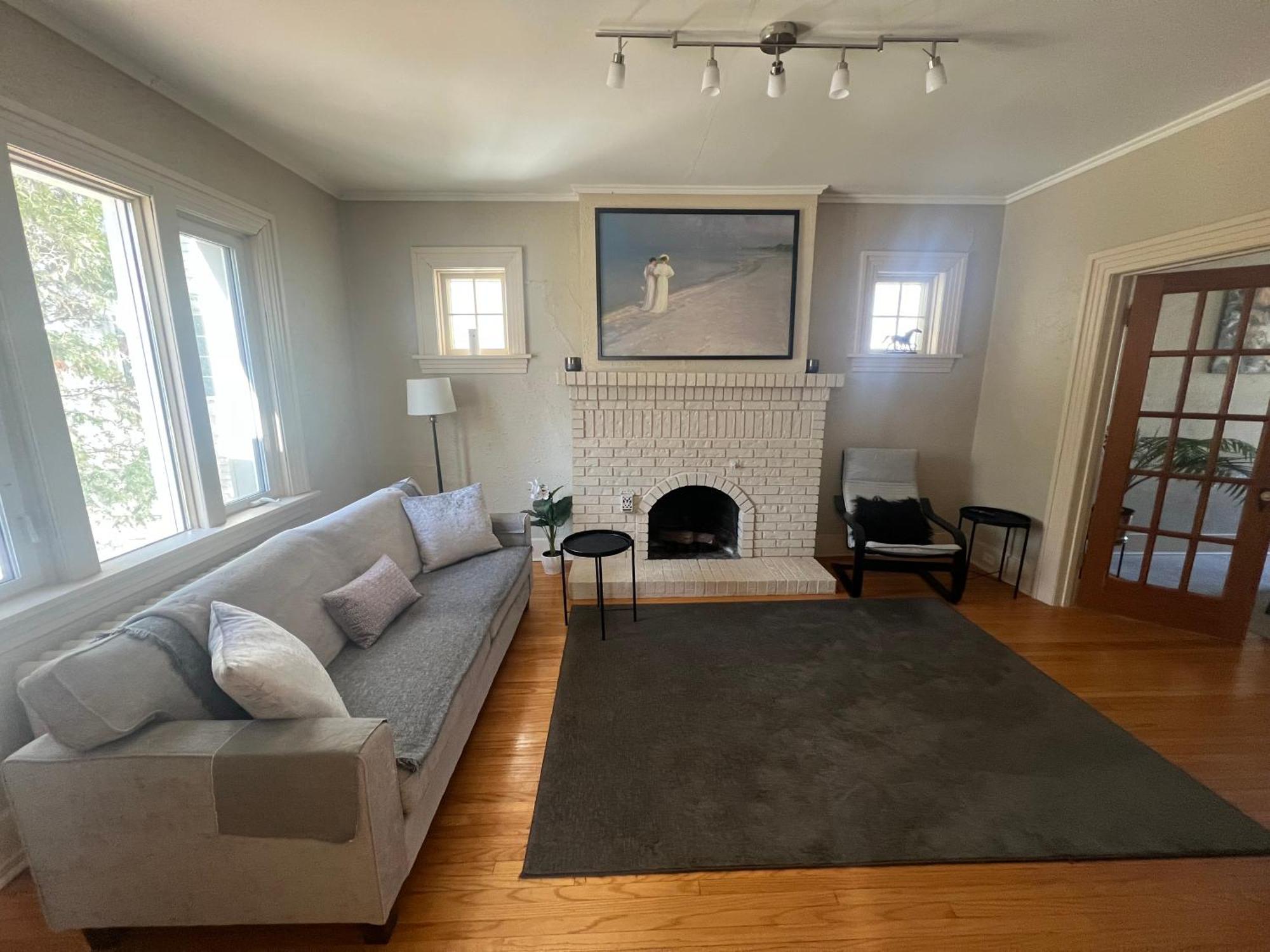 Cozy Homestay In The Master Bedroom Of A River Heights Home Winnipeg Buitenkant foto