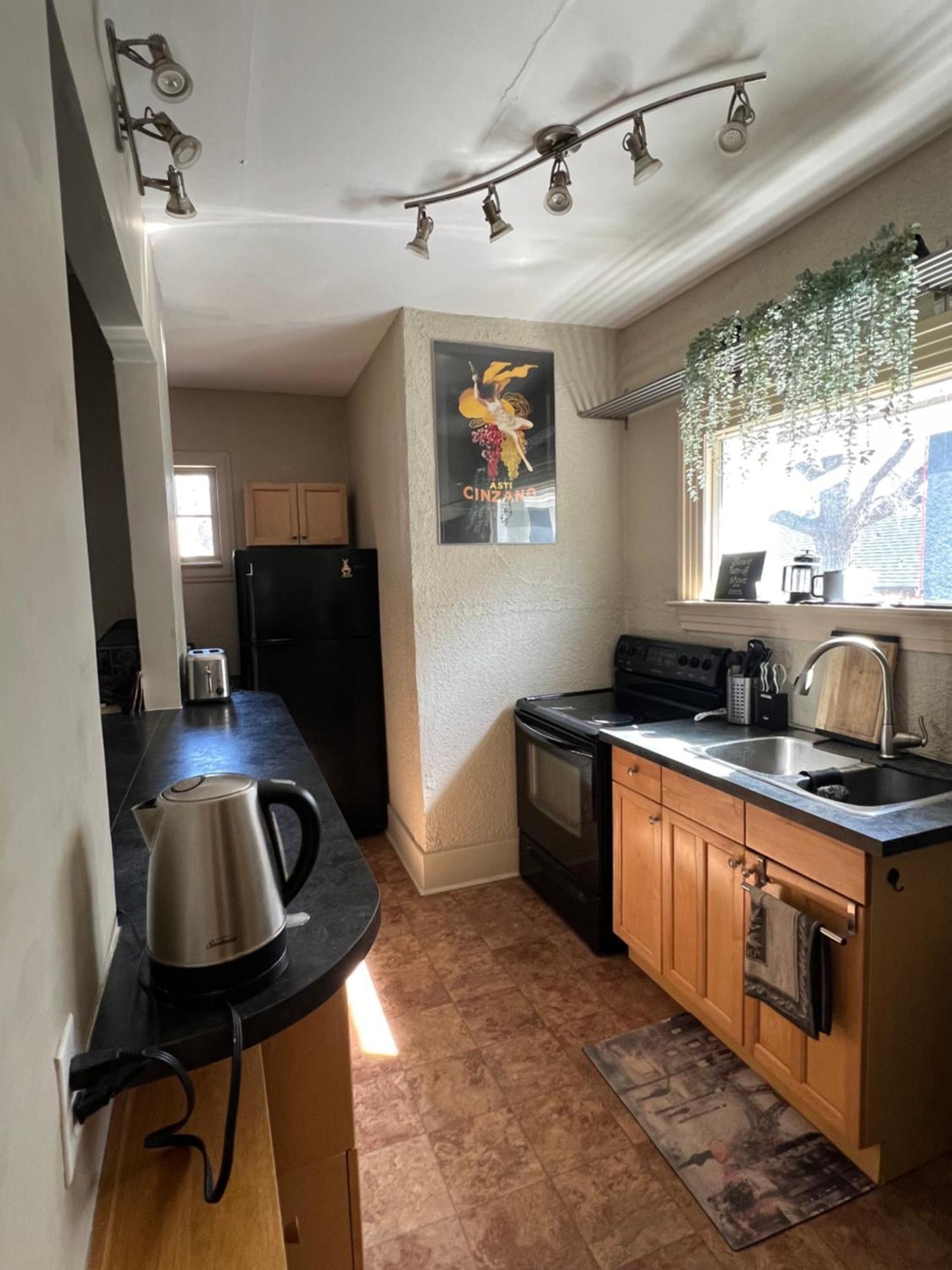 Cozy Homestay In The Master Bedroom Of A River Heights Home Winnipeg Buitenkant foto