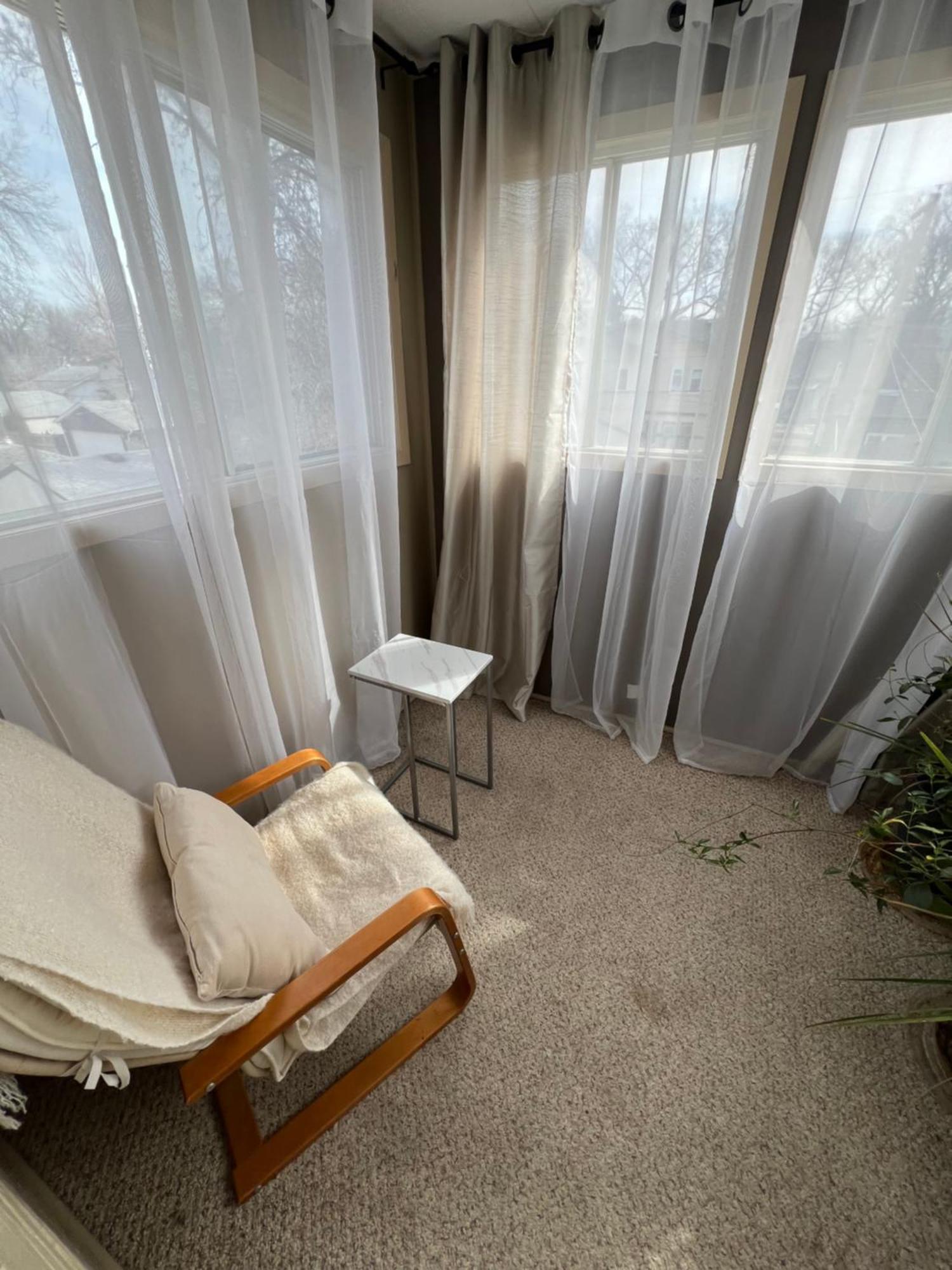 Cozy Homestay In The Master Bedroom Of A River Heights Home Winnipeg Buitenkant foto